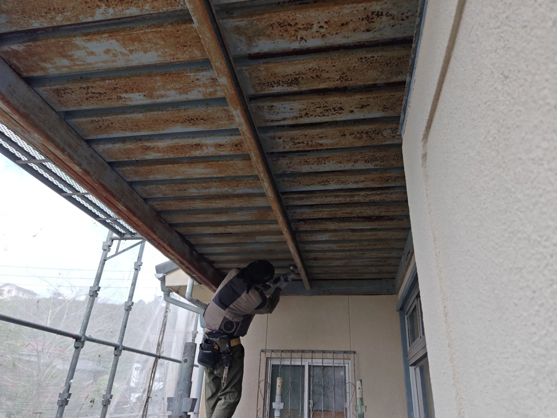 鹿児島市:【現場レポート】サビ落とし作業